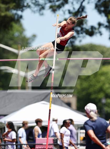 Thumbnail 1 in VHSL State Championships Pole Vault (Class 6) photogallery.