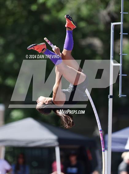 Thumbnail 3 in VHSL State Championships Pole Vault (Class 6) photogallery.