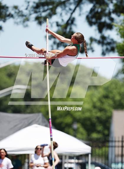 Thumbnail 2 in VHSL State Championships Pole Vault (Class 6) photogallery.