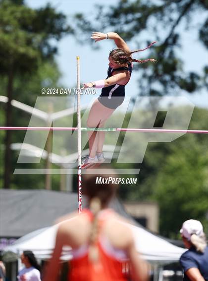 Thumbnail 2 in VHSL State Championships Pole Vault (Class 6) photogallery.