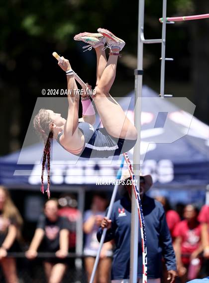 Thumbnail 1 in VHSL State Championships Pole Vault (Class 6) photogallery.