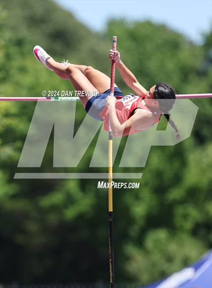 Thumbnail 1 in VHSL State Championships Pole Vault (Class 6) photogallery.