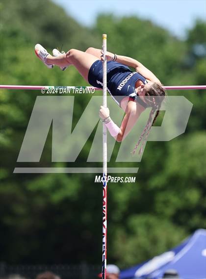 Thumbnail 3 in VHSL State Championships Pole Vault (Class 6) photogallery.