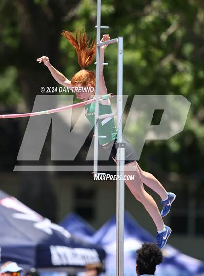 Thumbnail 3 in VHSL State Championships Pole Vault (Class 6) photogallery.