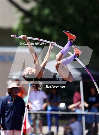 Thumbnail 3 in VHSL State Championships Pole Vault (Class 6) photogallery.