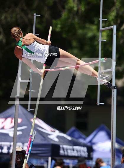 Thumbnail 2 in VHSL State Championships Pole Vault (Class 6) photogallery.