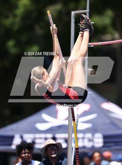 Thumbnail 3 in VHSL State Championships Pole Vault (Class 6) photogallery.
