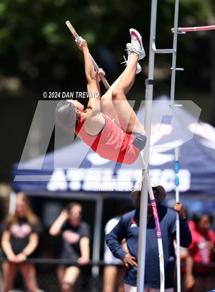 Thumbnail 3 in VHSL State Championships Pole Vault (Class 6) photogallery.
