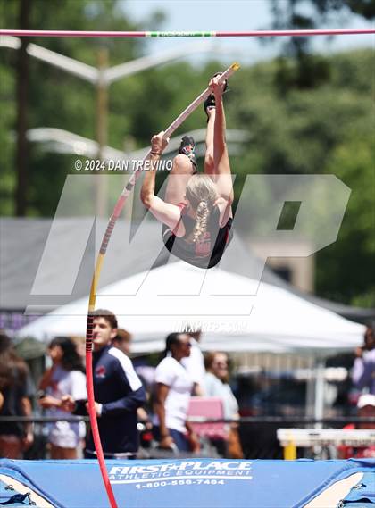 Thumbnail 2 in VHSL State Championships Pole Vault (Class 6) photogallery.