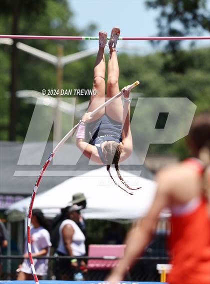 Thumbnail 2 in VHSL State Championships Pole Vault (Class 6) photogallery.