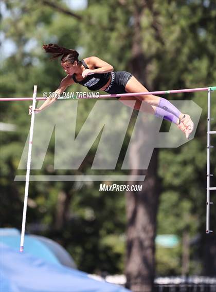 Thumbnail 1 in VHSL State Championships Pole Vault (Class 6) photogallery.