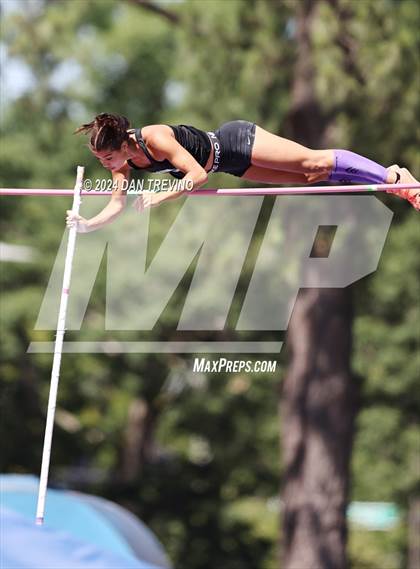 Thumbnail 3 in VHSL State Championships Pole Vault (Class 6) photogallery.