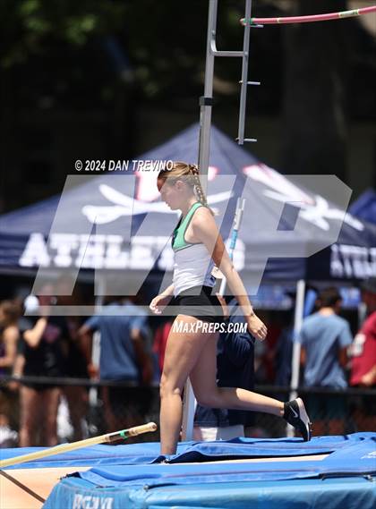 Thumbnail 3 in VHSL State Championships Pole Vault (Class 6) photogallery.