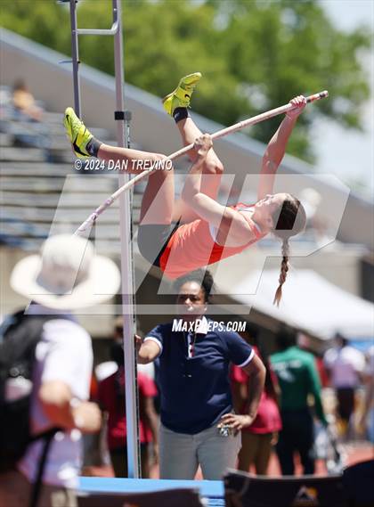 Thumbnail 1 in VHSL State Championships Pole Vault (Class 6) photogallery.