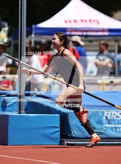 Thumbnail 3 in VHSL State Championships Pole Vault (Class 6) photogallery.