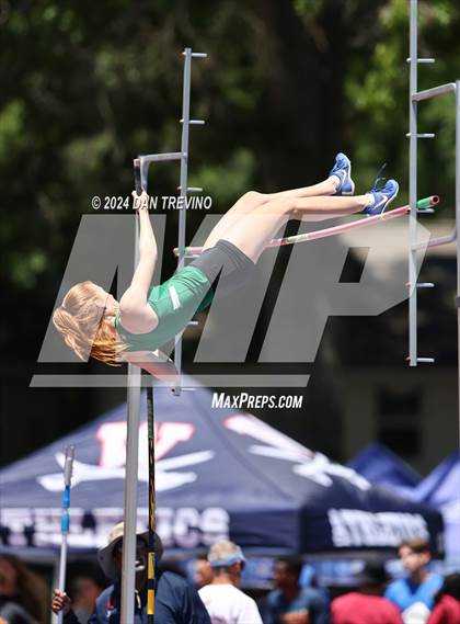 Thumbnail 1 in VHSL State Championships Pole Vault (Class 6) photogallery.