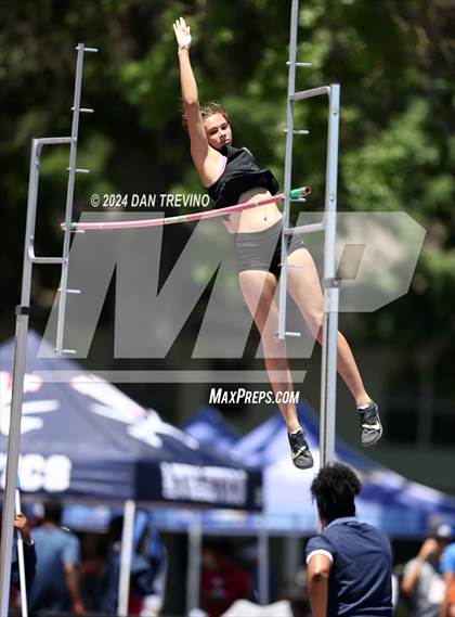 Thumbnail 2 in VHSL State Championships Pole Vault (Class 6) photogallery.
