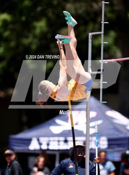 Thumbnail 1 in VHSL State Championships Pole Vault (Class 6) photogallery.