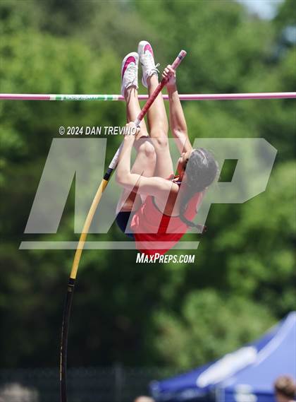 Thumbnail 3 in VHSL State Championships Pole Vault (Class 6) photogallery.
