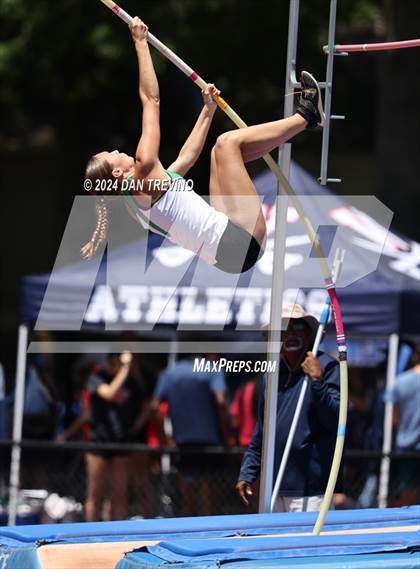 Thumbnail 3 in VHSL State Championships Pole Vault (Class 6) photogallery.