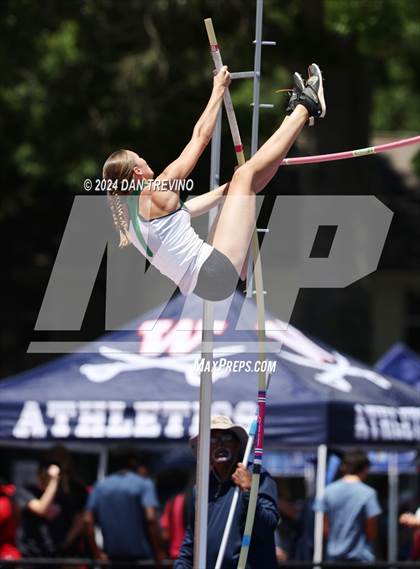 Thumbnail 1 in VHSL State Championships Pole Vault (Class 6) photogallery.