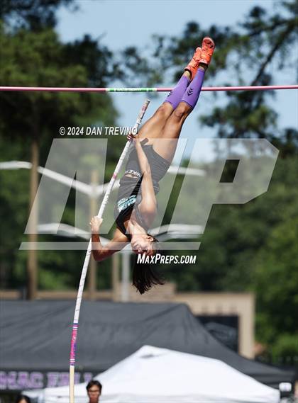Thumbnail 3 in VHSL State Championships Pole Vault (Class 6) photogallery.