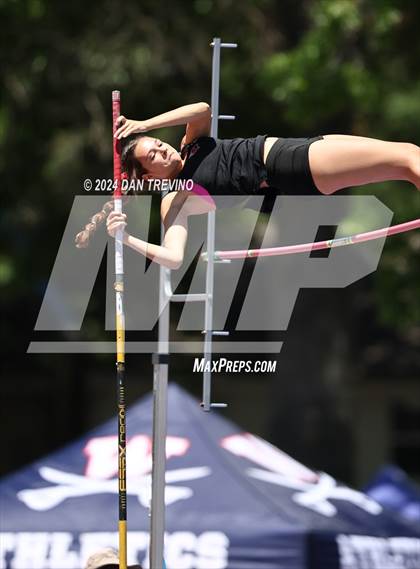 Thumbnail 2 in VHSL State Championships Pole Vault (Class 6) photogallery.