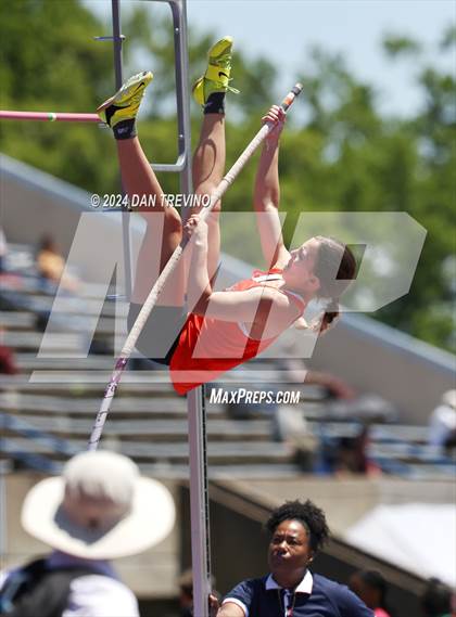Thumbnail 2 in VHSL State Championships Pole Vault (Class 6) photogallery.