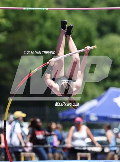 Thumbnail 2 in VHSL State Championships Pole Vault (Class 6) photogallery.