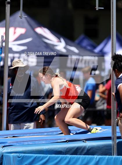 Thumbnail 1 in VHSL State Championships Pole Vault (Class 6) photogallery.