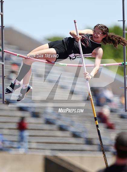 Thumbnail 1 in VHSL State Championships Pole Vault (Class 6) photogallery.