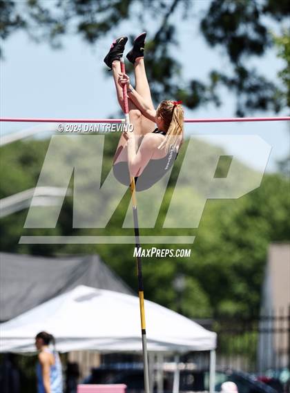 Thumbnail 2 in VHSL State Championships Pole Vault (Class 6) photogallery.