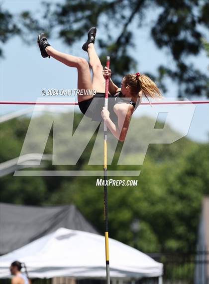 Thumbnail 3 in VHSL State Championships Pole Vault (Class 6) photogallery.