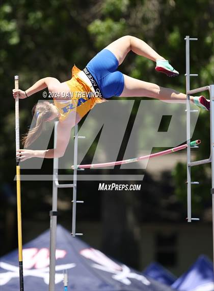 Thumbnail 1 in VHSL State Championships Pole Vault (Class 6) photogallery.