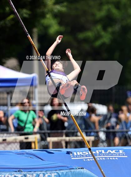 Thumbnail 1 in VHSL State Championships Pole Vault (Class 6) photogallery.