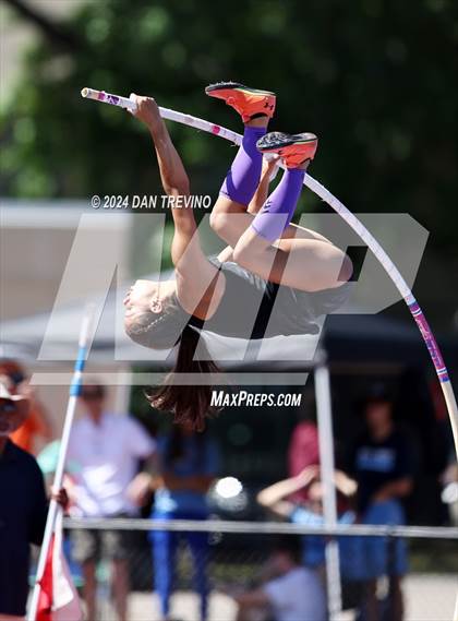 Thumbnail 1 in VHSL State Championships Pole Vault (Class 6) photogallery.