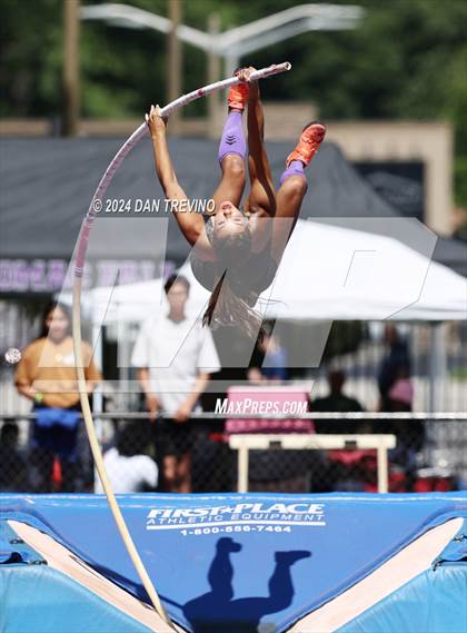 Thumbnail 3 in VHSL State Championships Pole Vault (Class 6) photogallery.