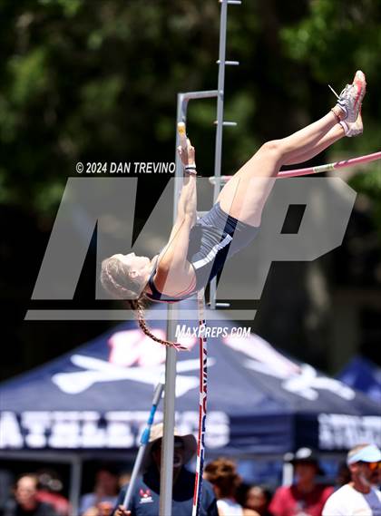 Thumbnail 3 in VHSL State Championships Pole Vault (Class 6) photogallery.