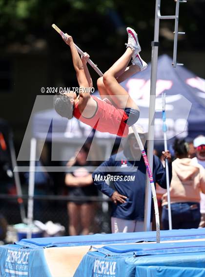 Thumbnail 1 in VHSL State Championships Pole Vault (Class 6) photogallery.