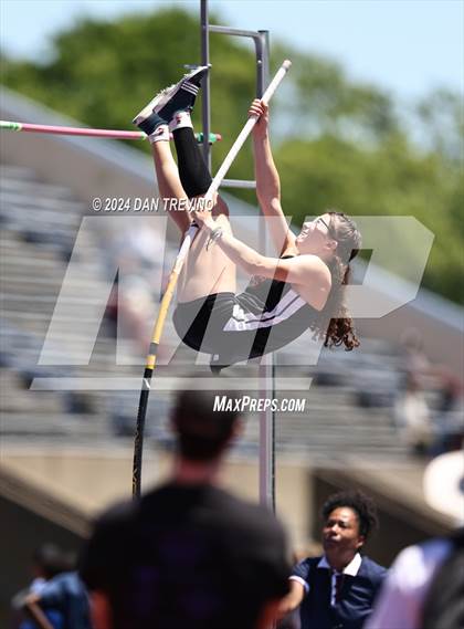 Thumbnail 1 in VHSL State Championships Pole Vault (Class 6) photogallery.