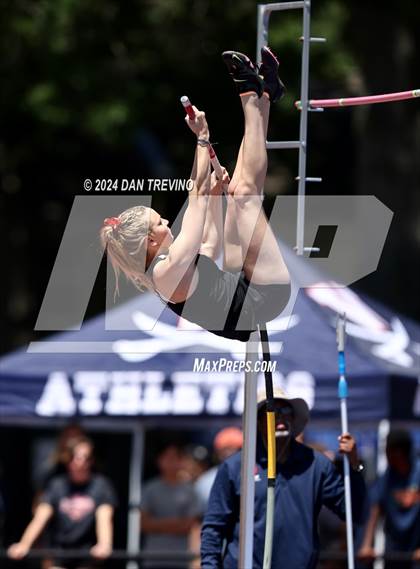Thumbnail 2 in VHSL State Championships Pole Vault (Class 6) photogallery.