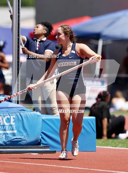 Thumbnail 2 in VHSL State Championships Pole Vault (Class 6) photogallery.