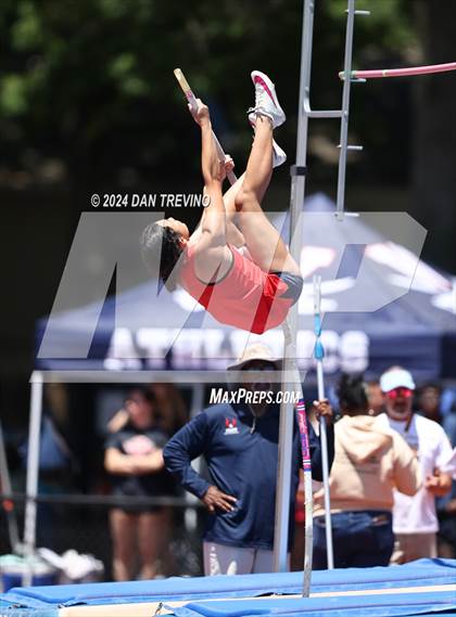 Thumbnail 2 in VHSL State Championships Pole Vault (Class 6) photogallery.