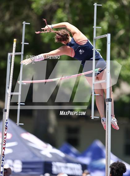 Thumbnail 2 in VHSL State Championships Pole Vault (Class 6) photogallery.