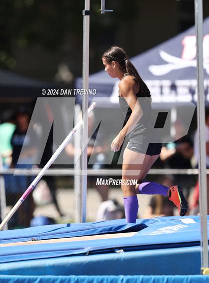 Thumbnail 1 in VHSL State Championships Pole Vault (Class 6) photogallery.