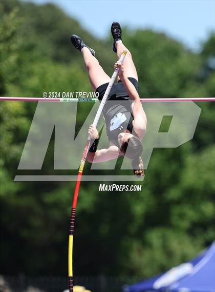Thumbnail 3 in VHSL State Championships Pole Vault (Class 6) photogallery.