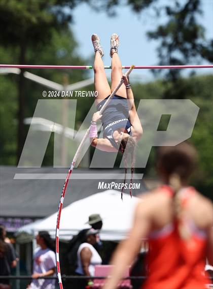 Thumbnail 3 in VHSL State Championships Pole Vault (Class 6) photogallery.