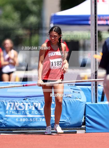 Thumbnail 3 in VHSL State Championships Pole Vault (Class 6) photogallery.