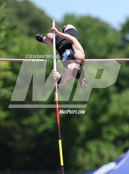 Thumbnail 1 in VHSL State Championships Pole Vault (Class 6) photogallery.