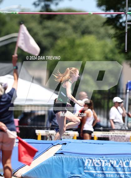 Thumbnail 1 in VHSL State Championships Pole Vault (Class 6) photogallery.